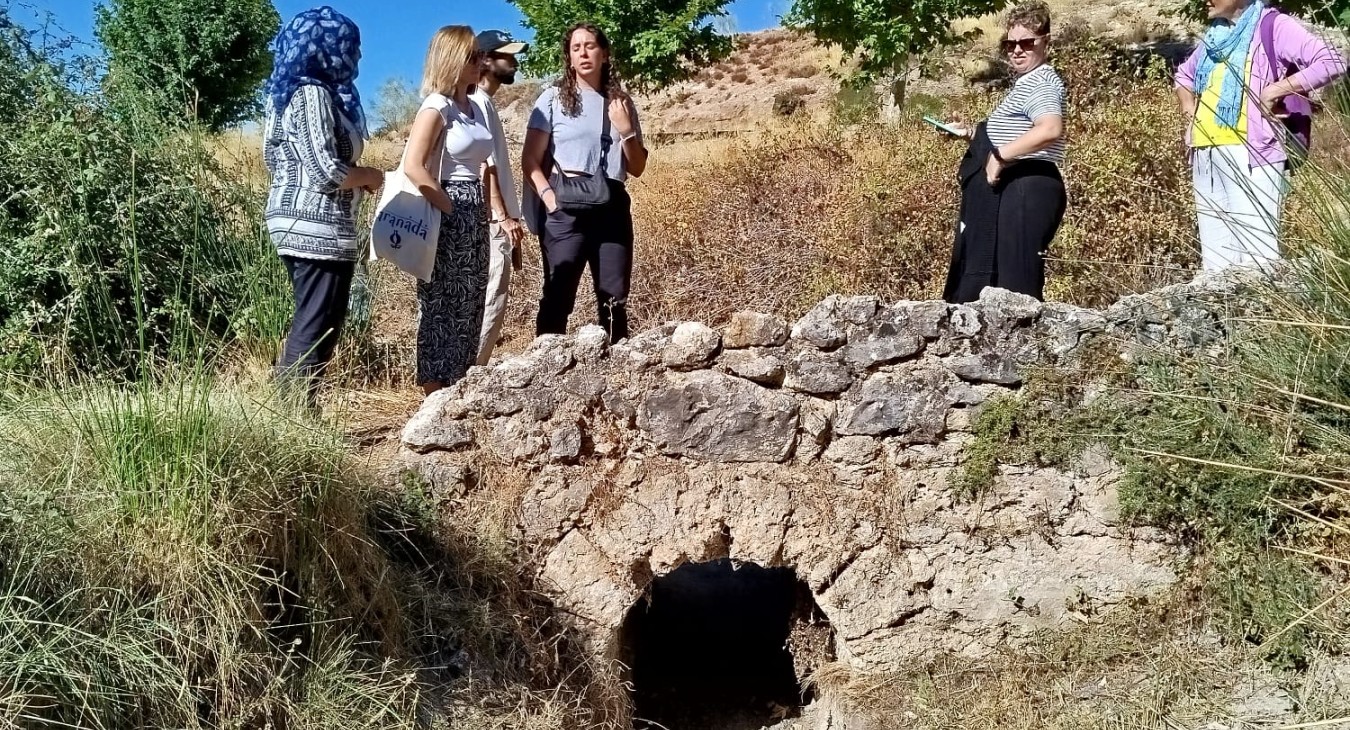 a guided tour with the Granada Taqa Guide Association 