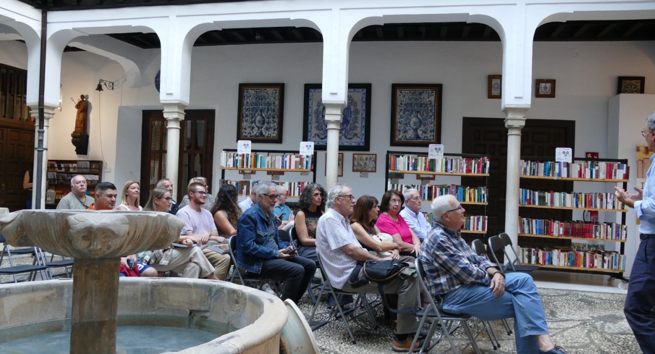 presentation of Velezana magazine